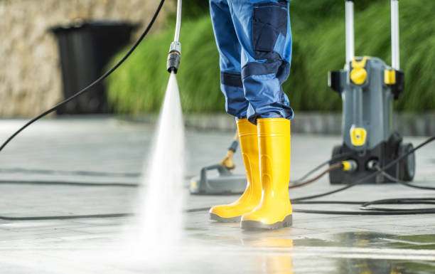Best Garage Pressure Washing  in East Dundee, IL